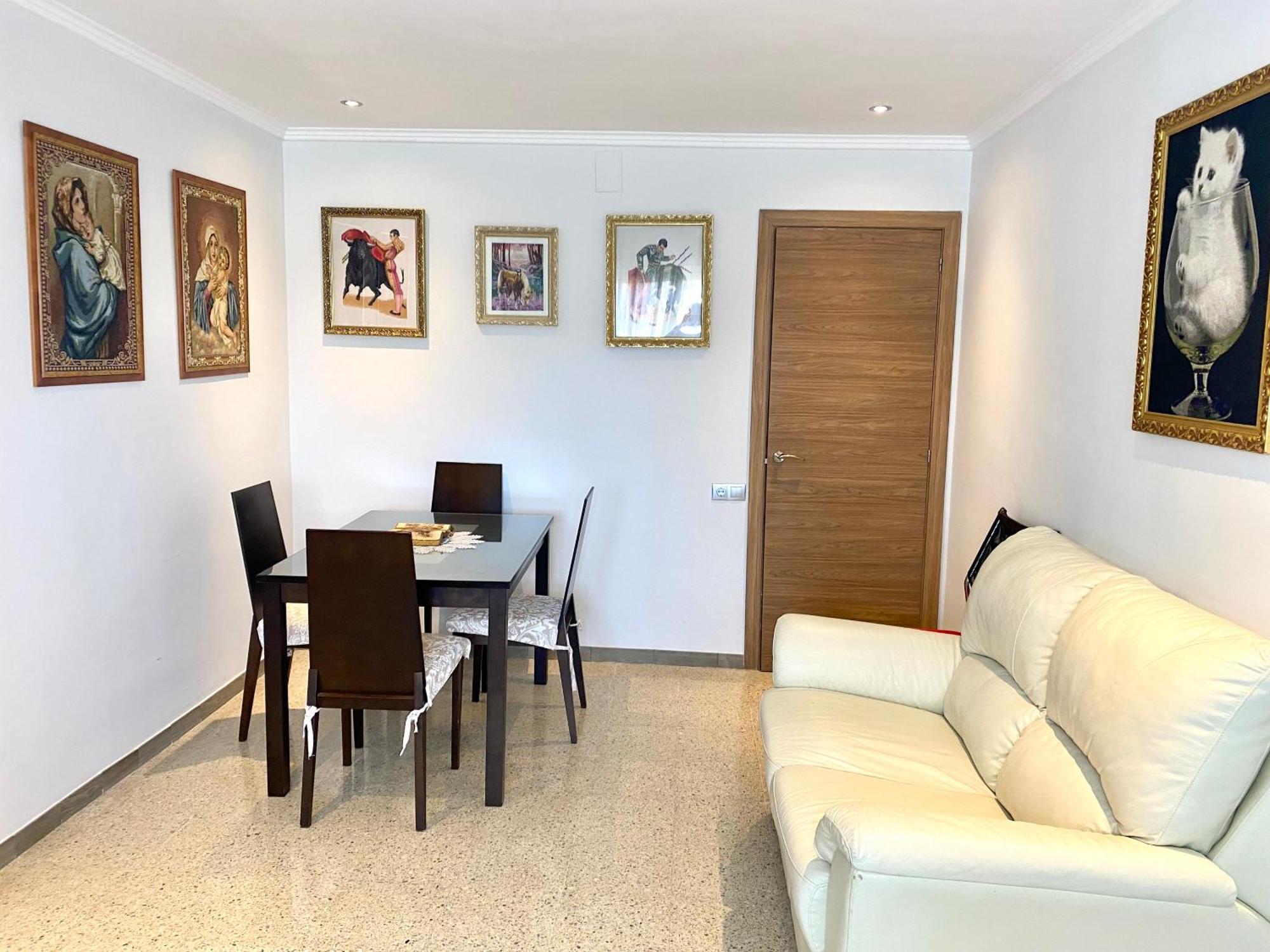 Shared Apartment! Piso Compartido! Общая Квартира! セビリア エクステリア 写真