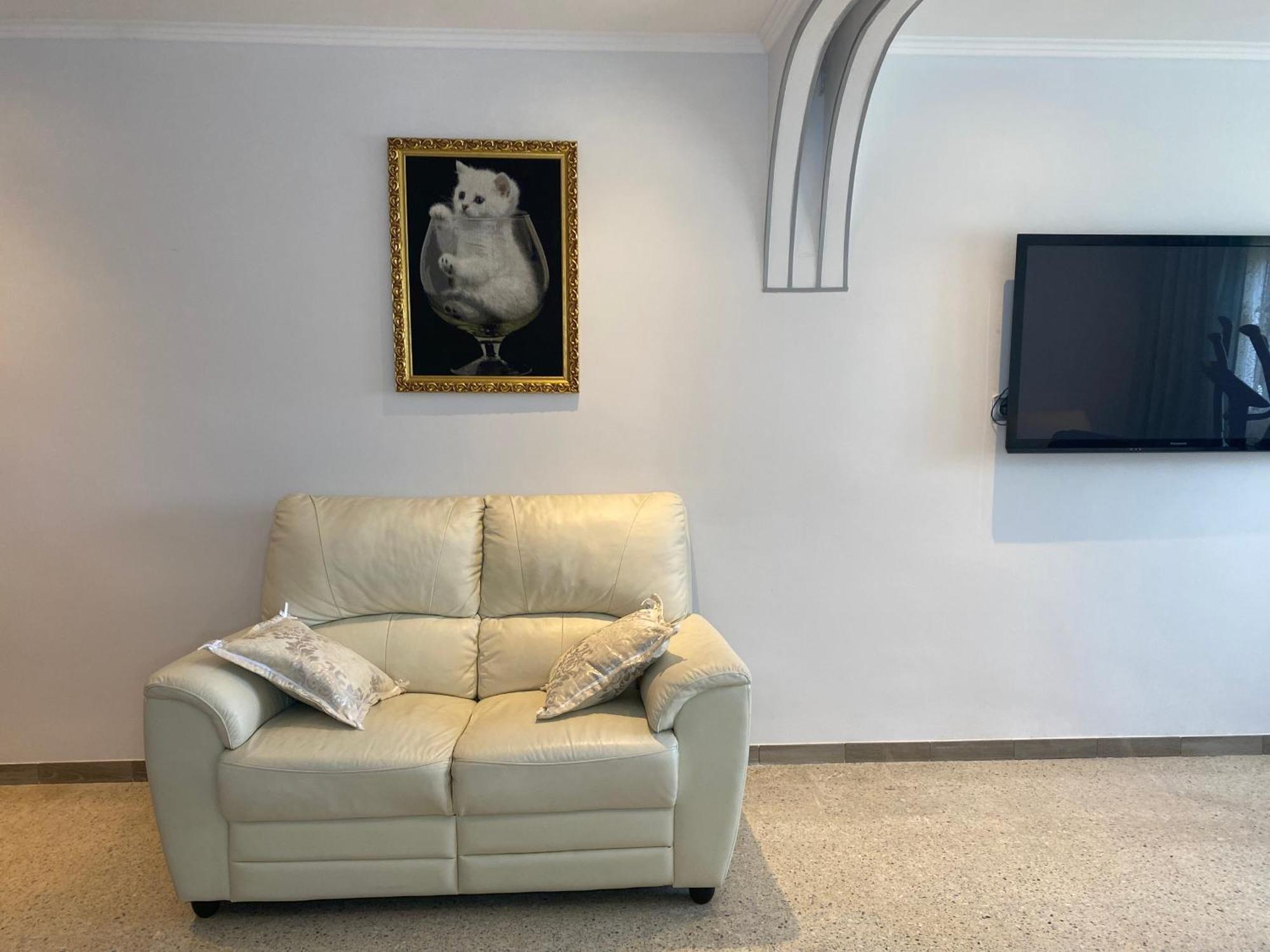 Shared Apartment! Piso Compartido! Общая Квартира! セビリア エクステリア 写真
