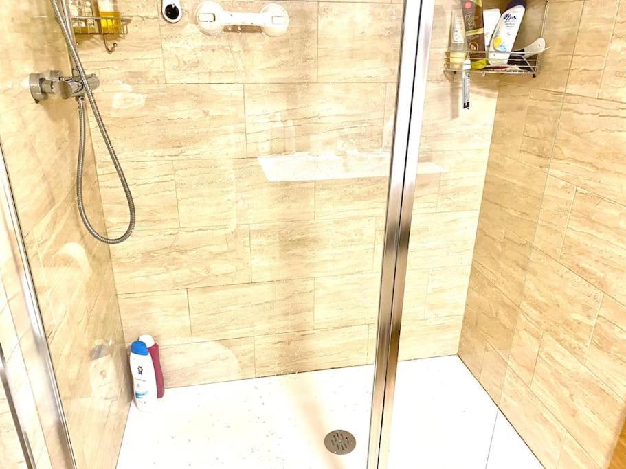 Shared Apartment! Piso Compartido! Общая Квартира! セビリア エクステリア 写真