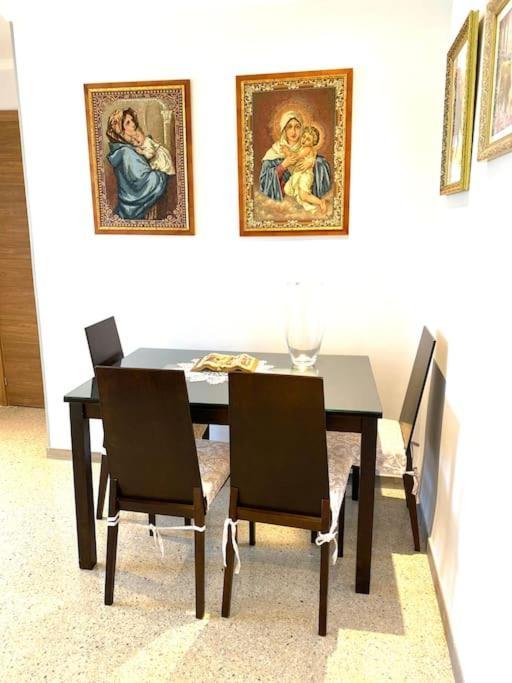 Shared Apartment! Piso Compartido! Общая Квартира! セビリア エクステリア 写真