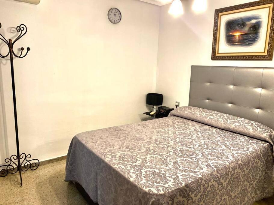 Shared Apartment! Piso Compartido! Общая Квартира! セビリア エクステリア 写真